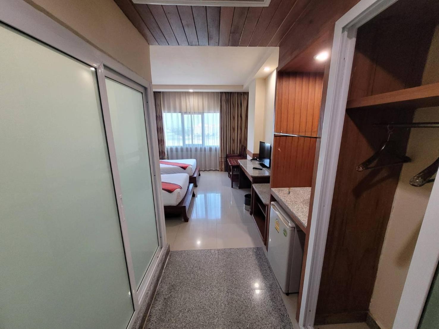Ease Jomtien Hotel エクステリア 写真