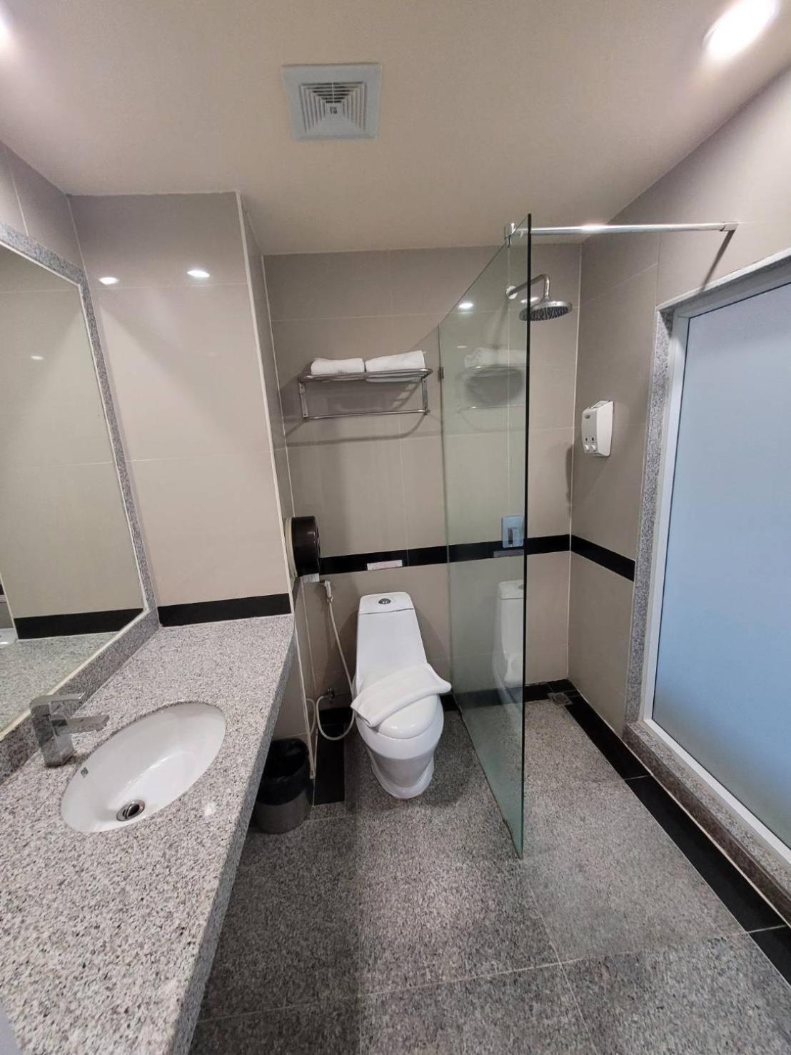 Ease Jomtien Hotel エクステリア 写真