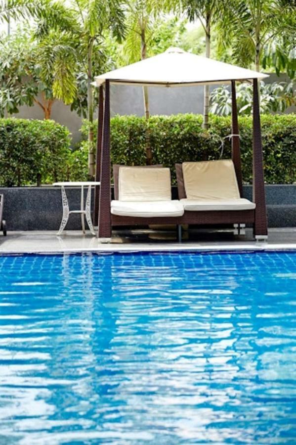 Ease Jomtien Hotel エクステリア 写真