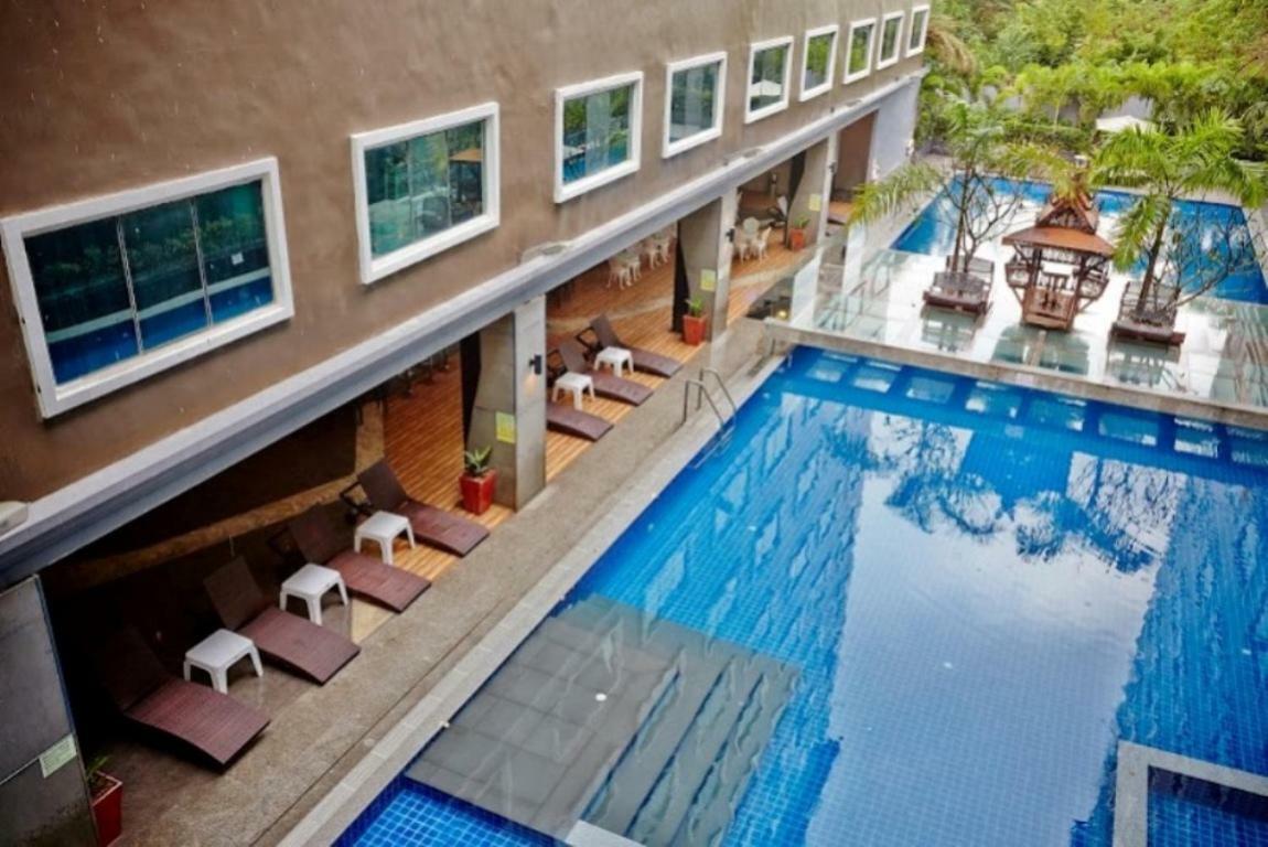 Ease Jomtien Hotel エクステリア 写真