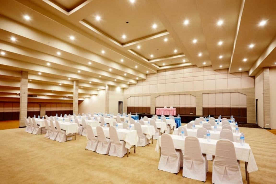 Ease Jomtien Hotel エクステリア 写真