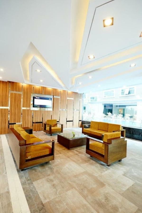 Ease Jomtien Hotel エクステリア 写真